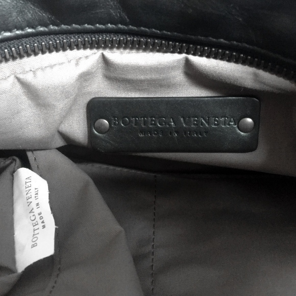 BOTTEGA VENETA sling black leather belt bag unisex - Picture 7 of 8